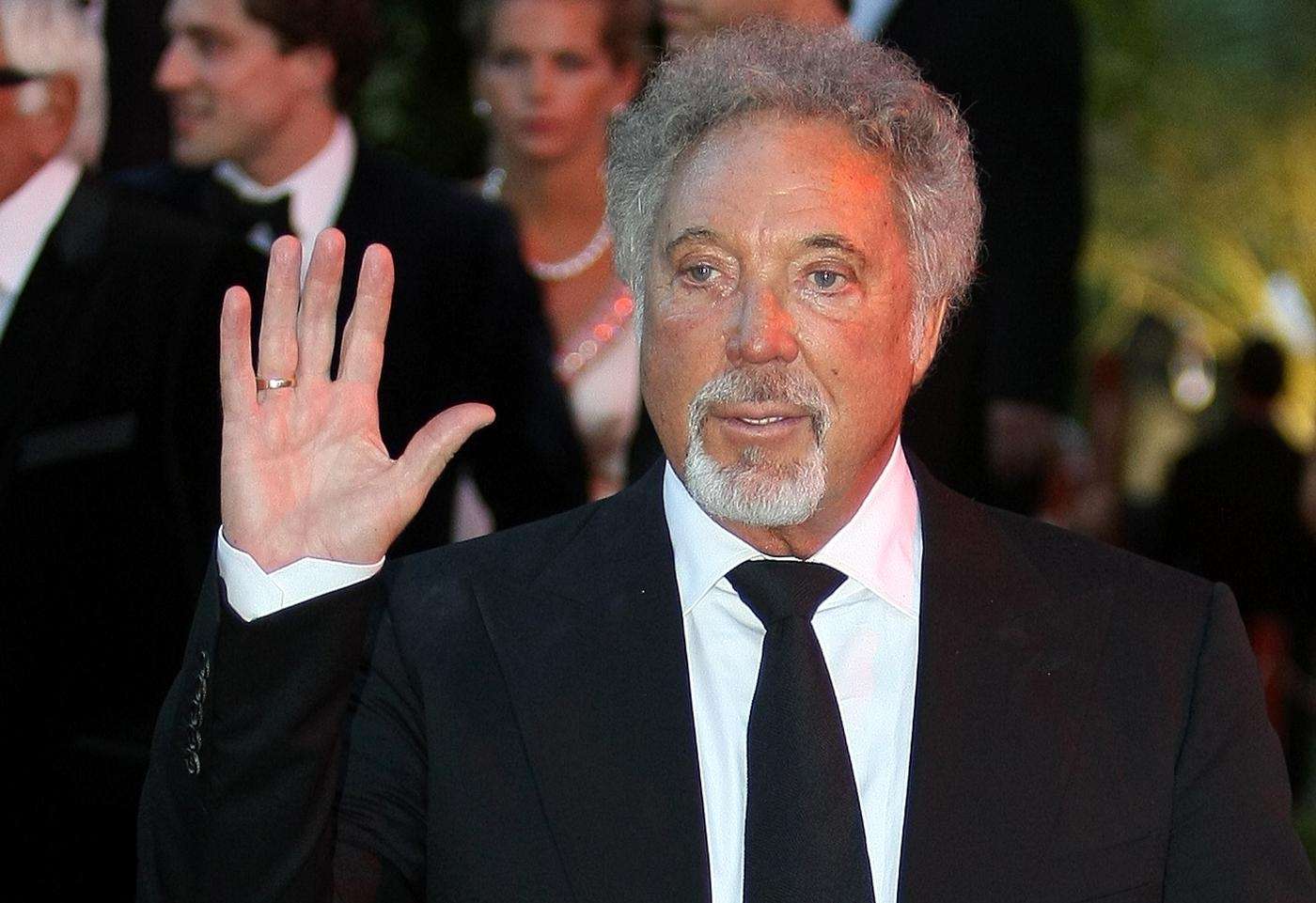 Tom Jones Död