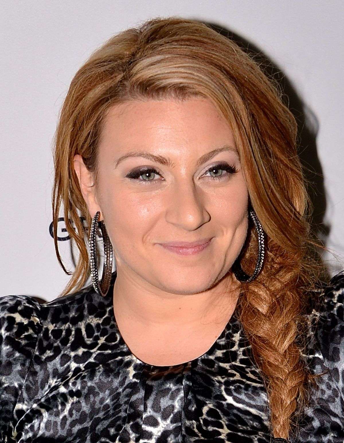 Sara Downfire Familj