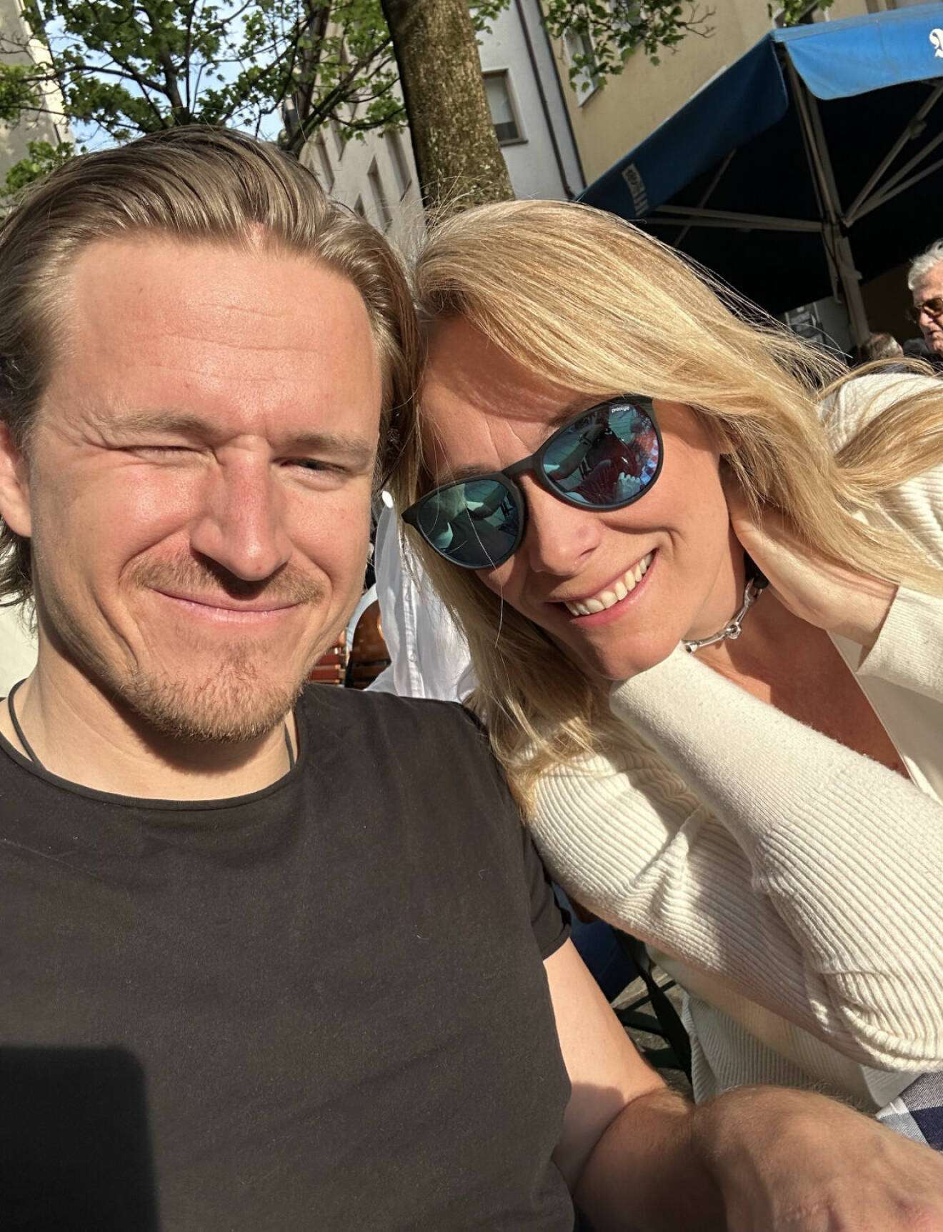 Aron Andersson Fru